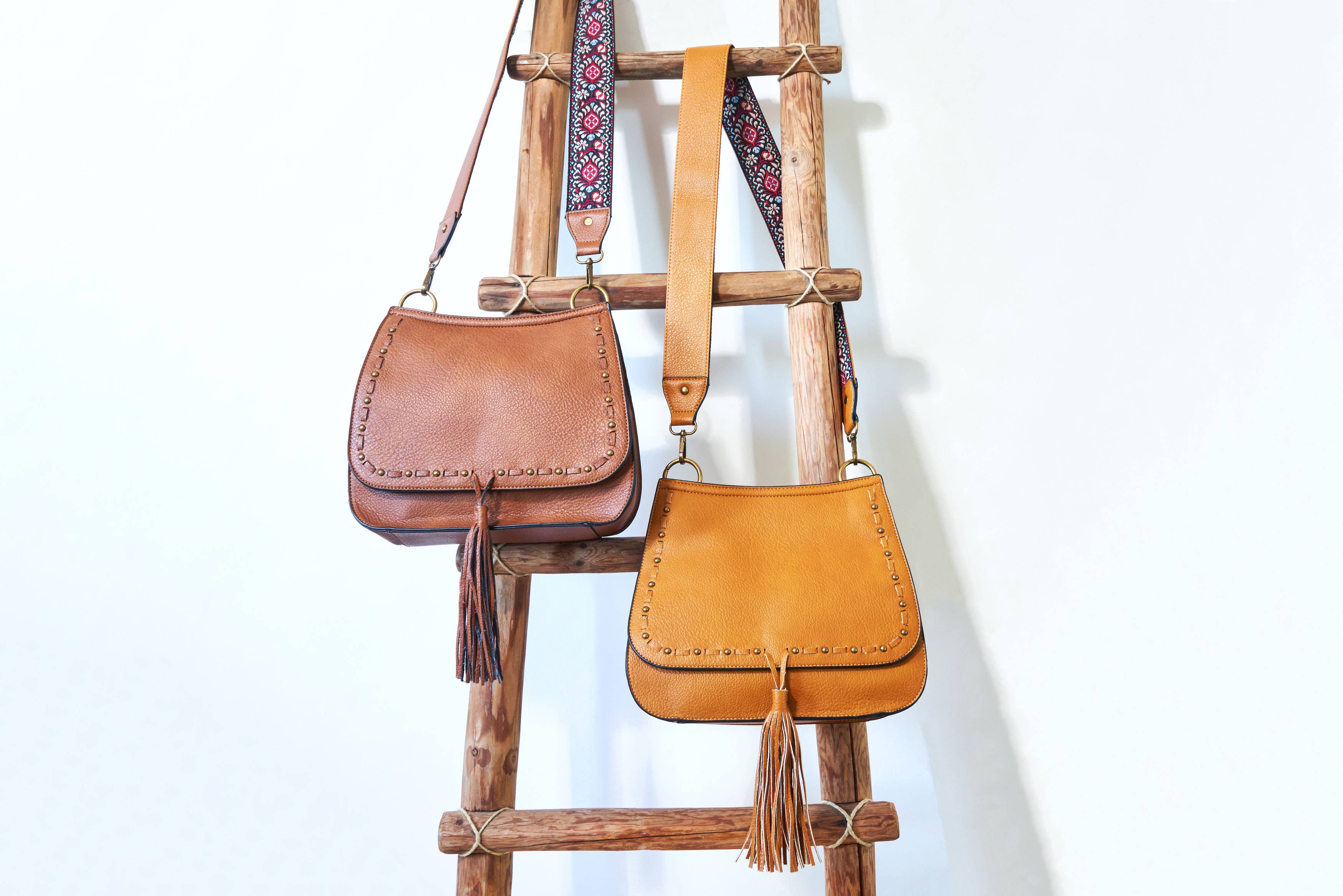 The Carlisle Crossbody: Taupe